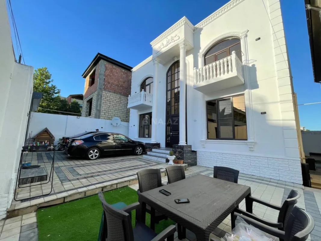 Satılır 6 otaqlı həyət evi 240 m²