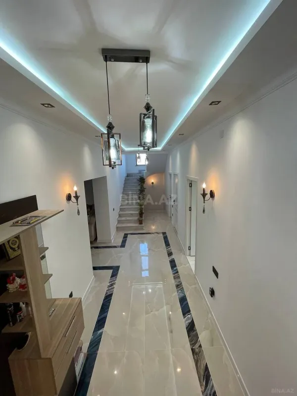 Satılır 6 otaqlı həyət evi 240 m²