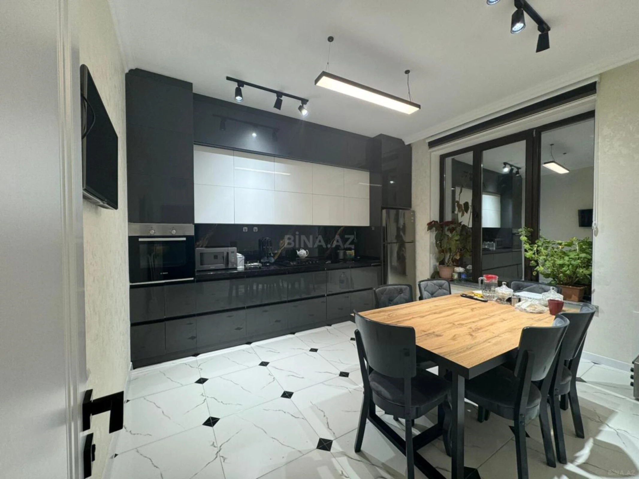 Satılır 6 otaqlı həyət evi 240 m²