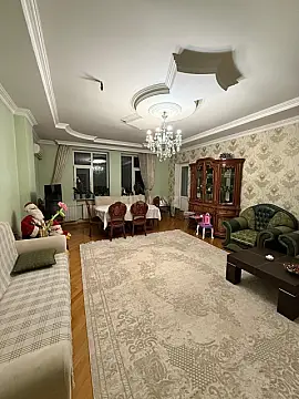Satılır 2 otaqlı mənzil 128 m²