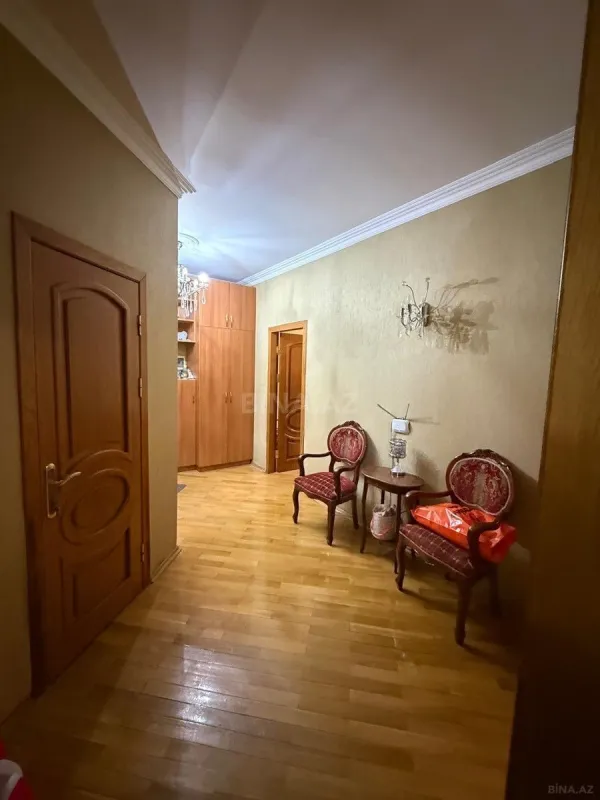 Satılır 2 otaqlı mənzil 128 m²