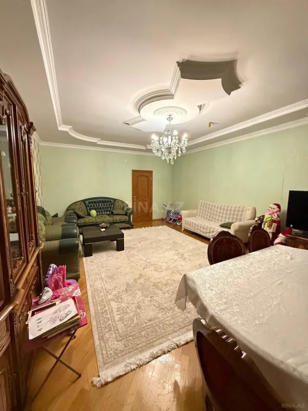 Satılır 2 otaqlı mənzil 128 m²