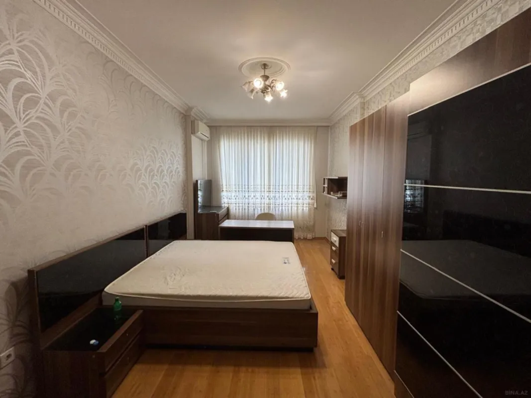 Satılır 4 otaqlı mənzil 250 m²