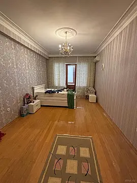 Satılır 4 otaqlı mənzil 250 m²