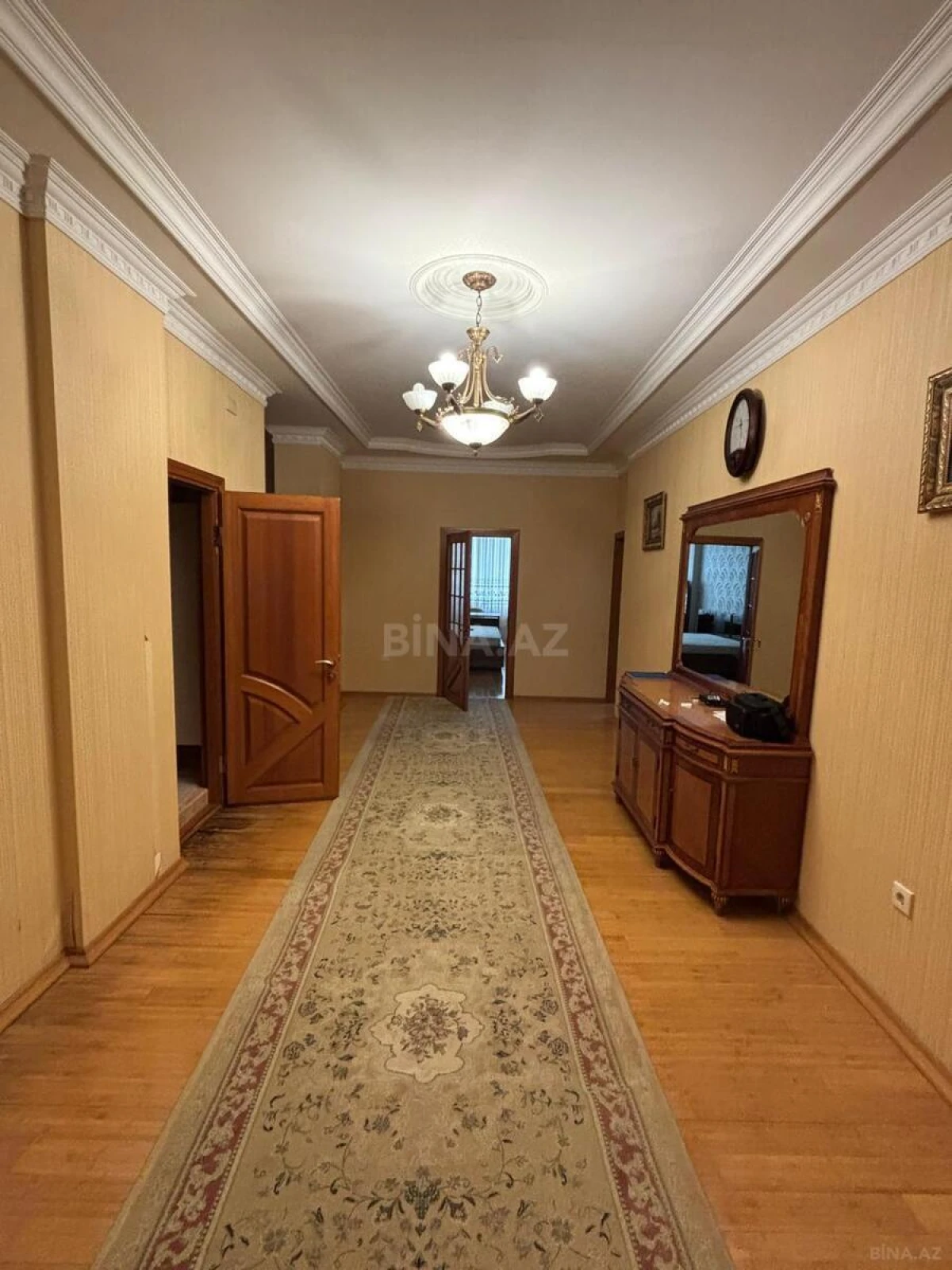 Satılır 4 otaqlı mənzil 250 m²