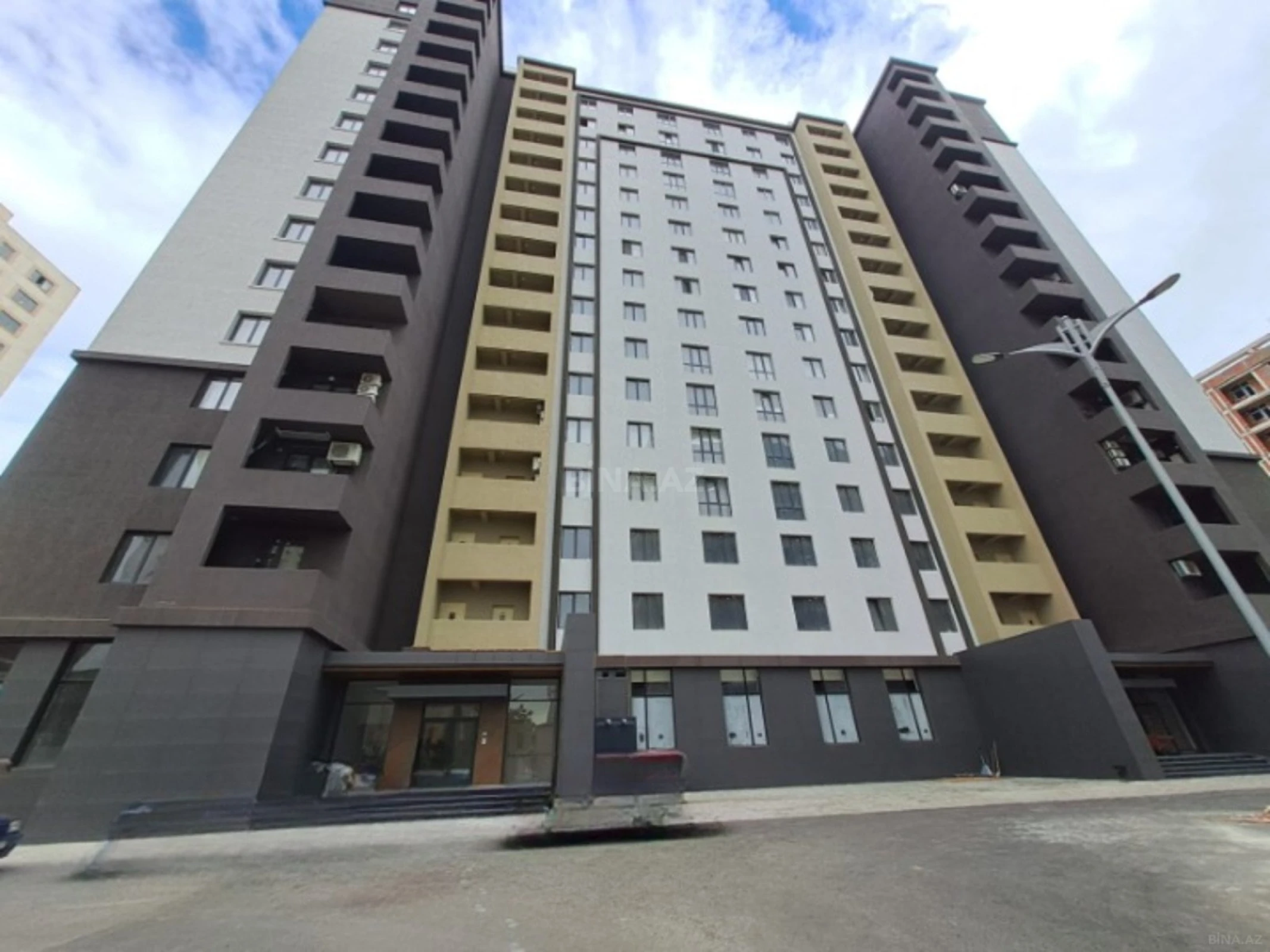 Satılır 2 otaqlı mənzil 75 m²