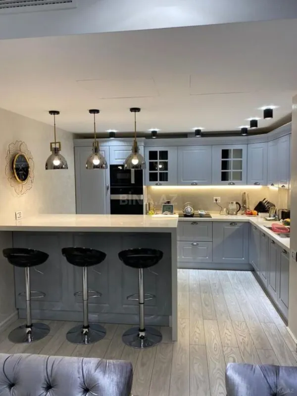 Kirayə verilir 3 otaqlı mənzil 130 m²