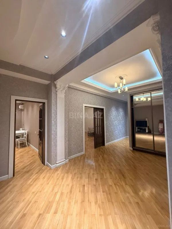 Satılır 4 otaqlı mənzil 170 m²