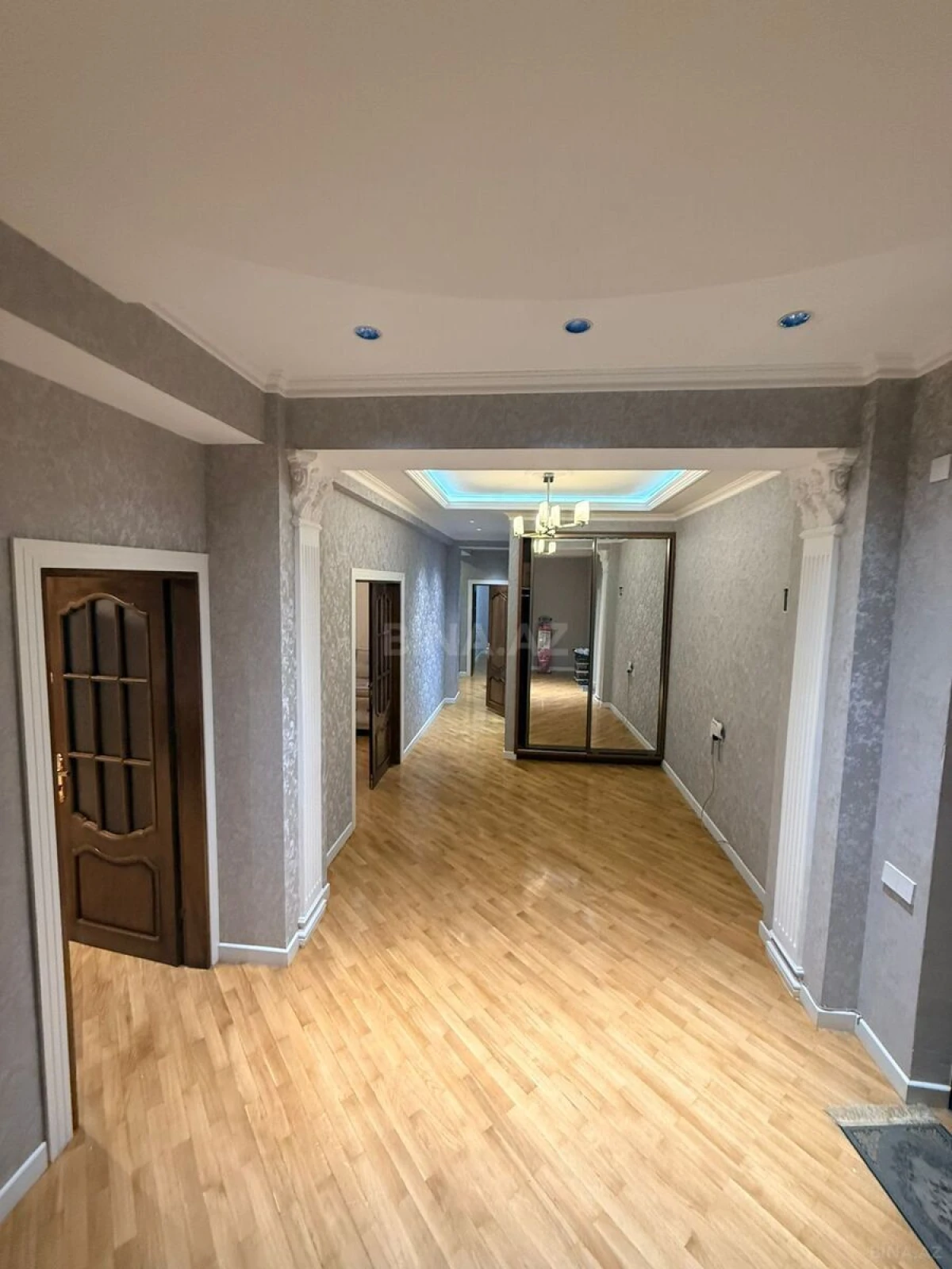 Satılır 4 otaqlı mənzil 170 m²