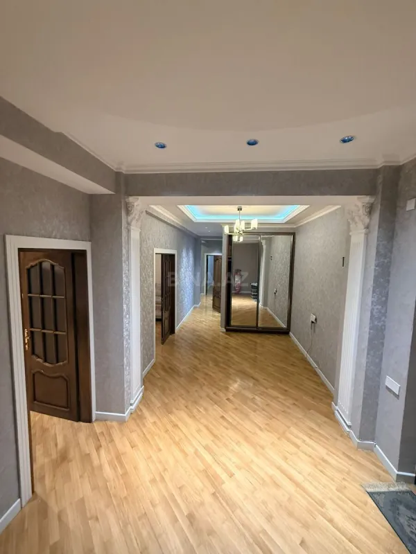Satılır 4 otaqlı mənzil 170 m²