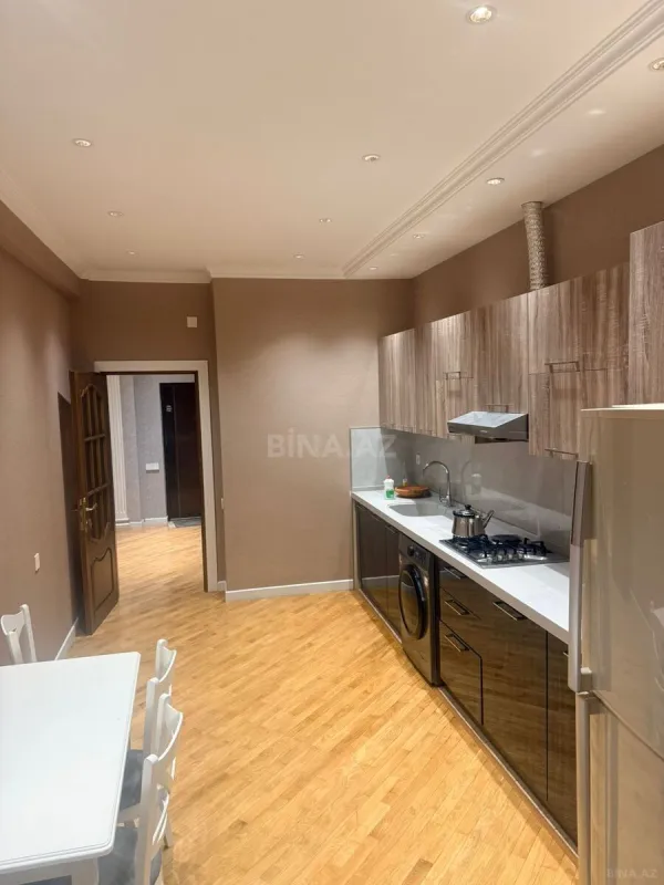 Satılır 4 otaqlı mənzil 170 m²