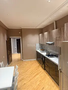 Satılır 4 otaqlı mənzil 170 m²