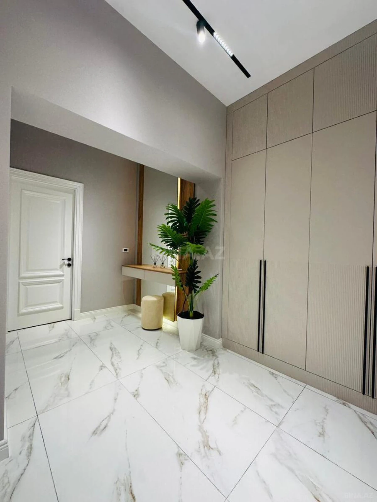 Satılır 2 otaqlı mənzil 68 m²