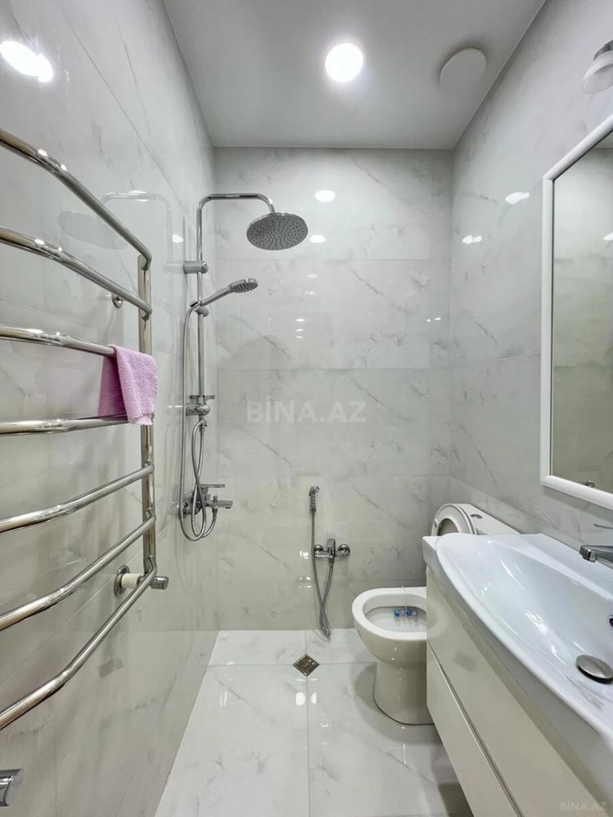 Satılır 3 otaqlı mənzil 135 m²