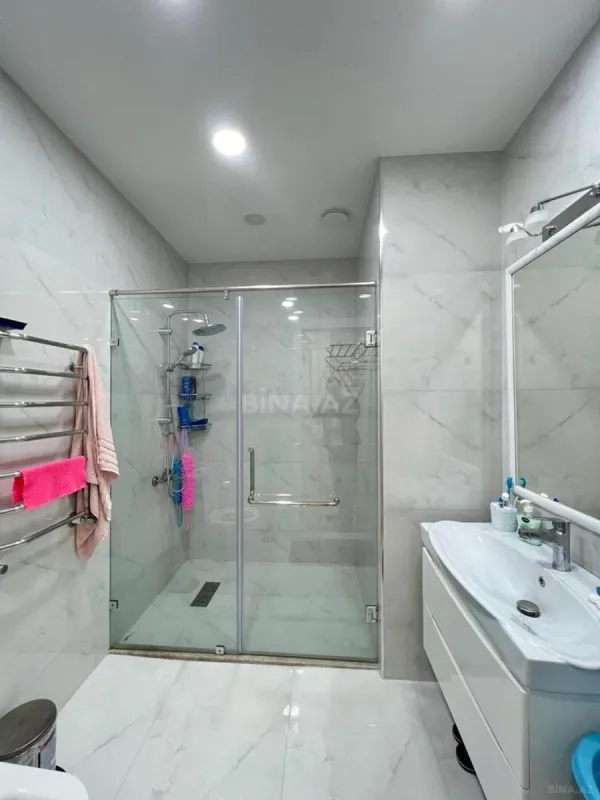 Satılır 3 otaqlı mənzil 135 m²