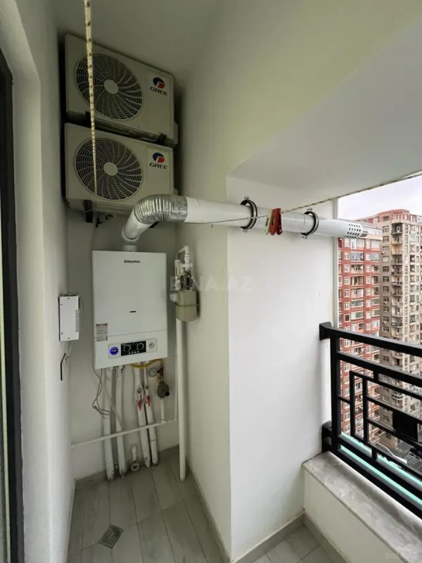 Satılır 3 otaqlı mənzil 135 m²