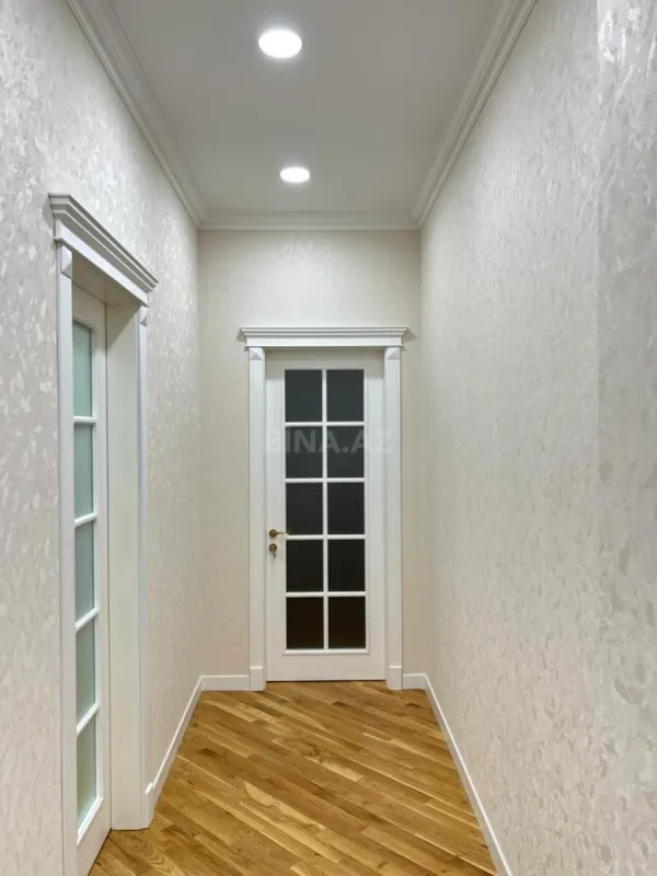 Satılır 3 otaqlı mənzil 135 m²