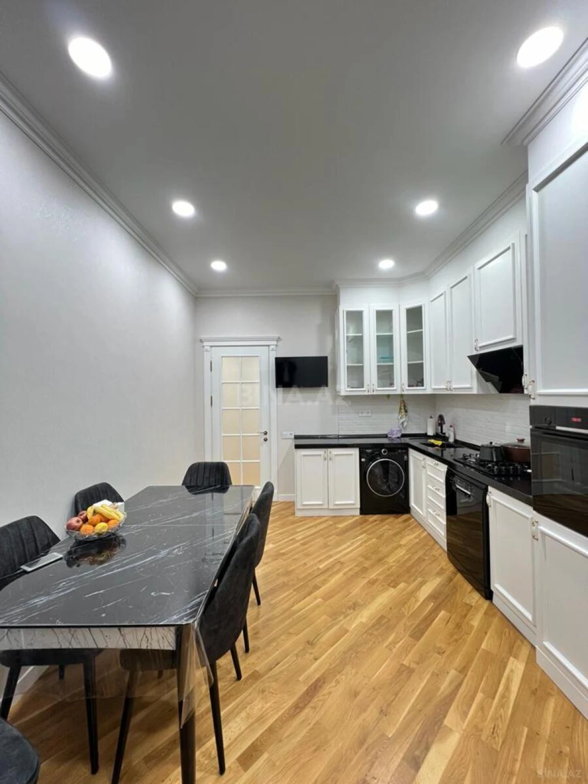 Satılır 3 otaqlı mənzil 135 m²