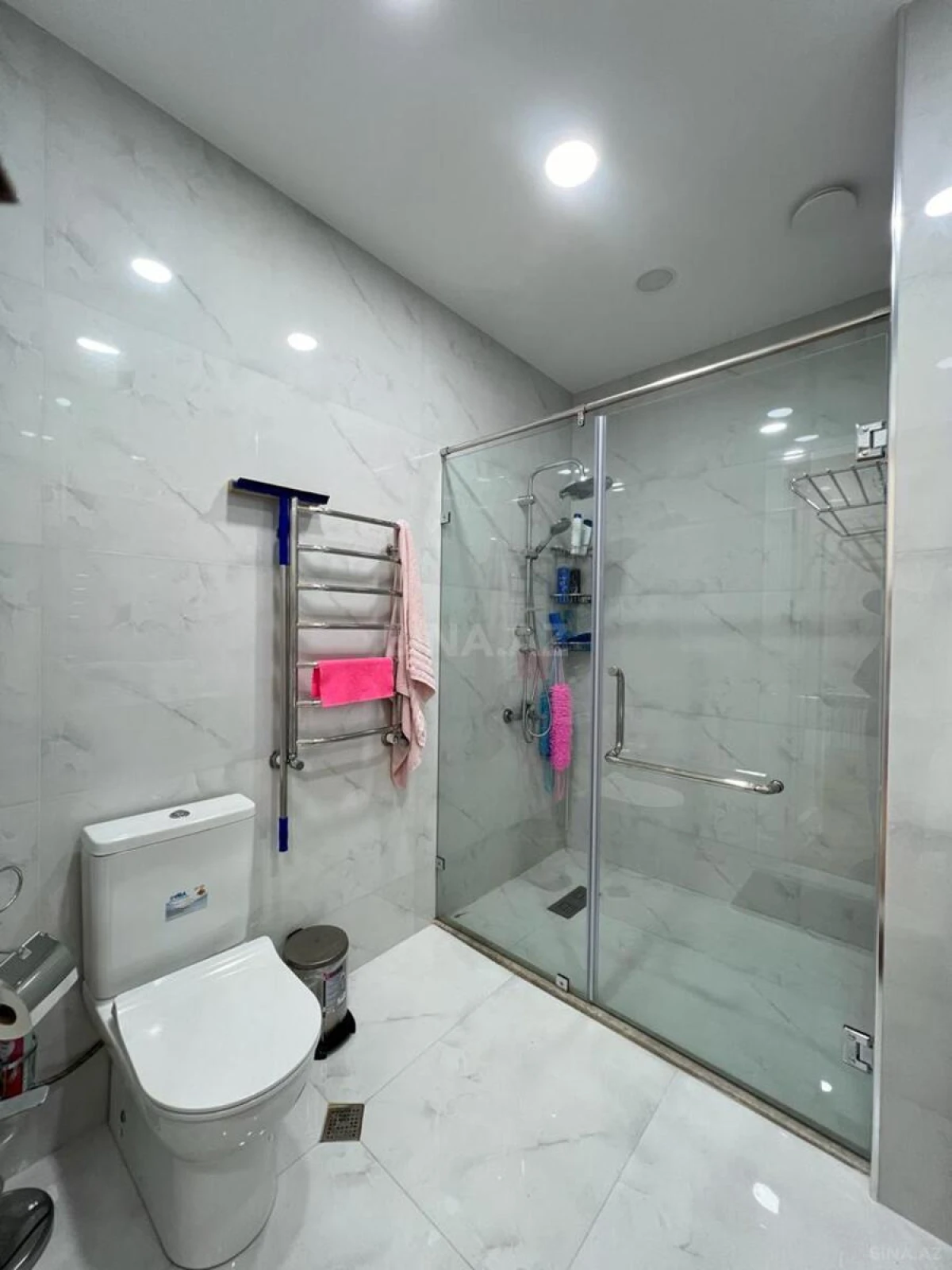 Satılır 3 otaqlı mənzil 135 m²