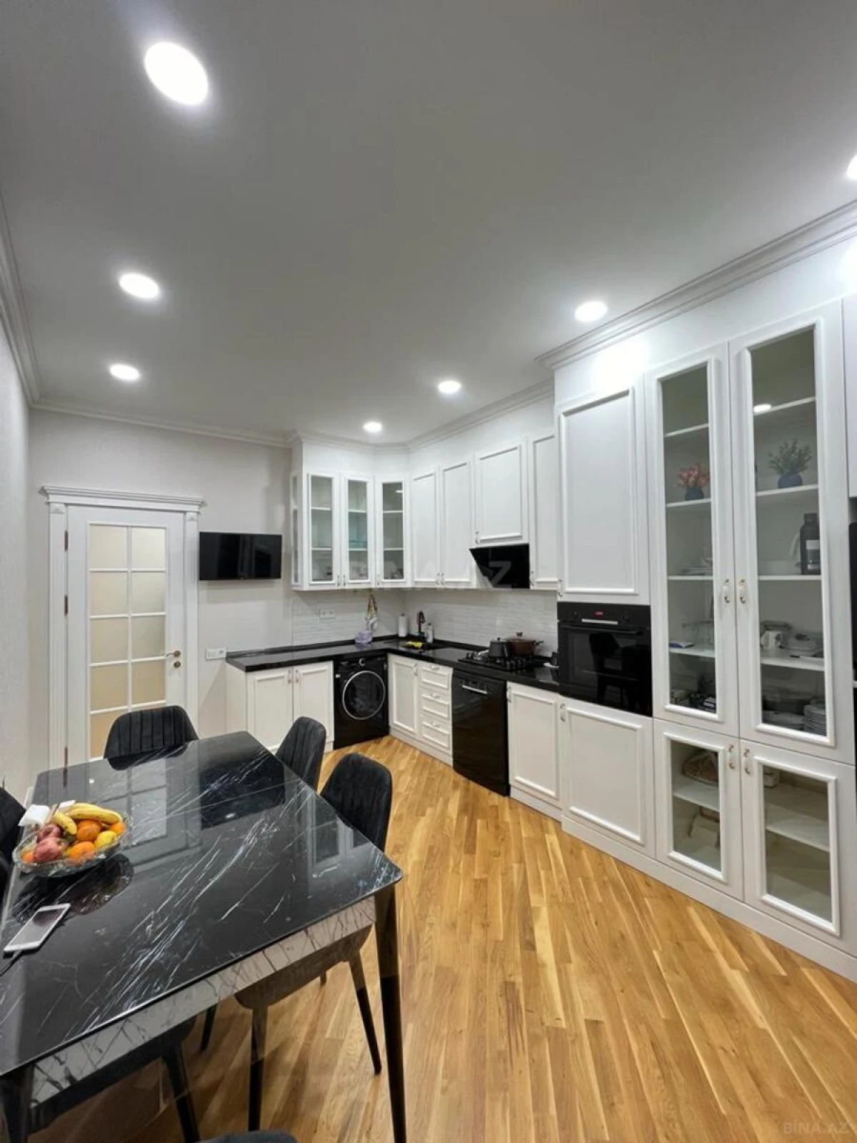 Satılır 3 otaqlı mənzil 135 m²