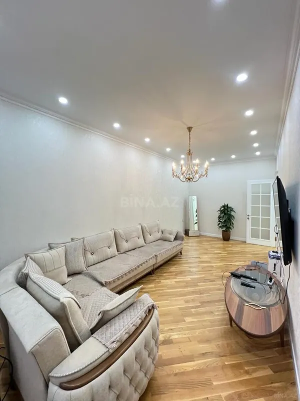 Satılır 3 otaqlı mənzil 135 m²