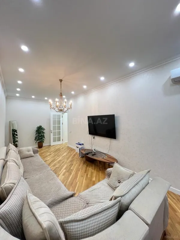 Satılır 3 otaqlı mənzil 135 m²