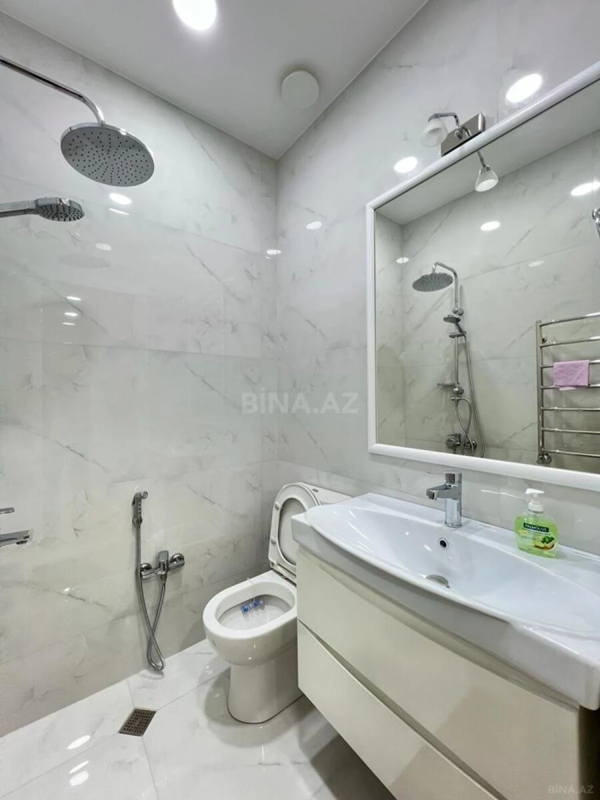 Satılır 3 otaqlı mənzil 135 m²
