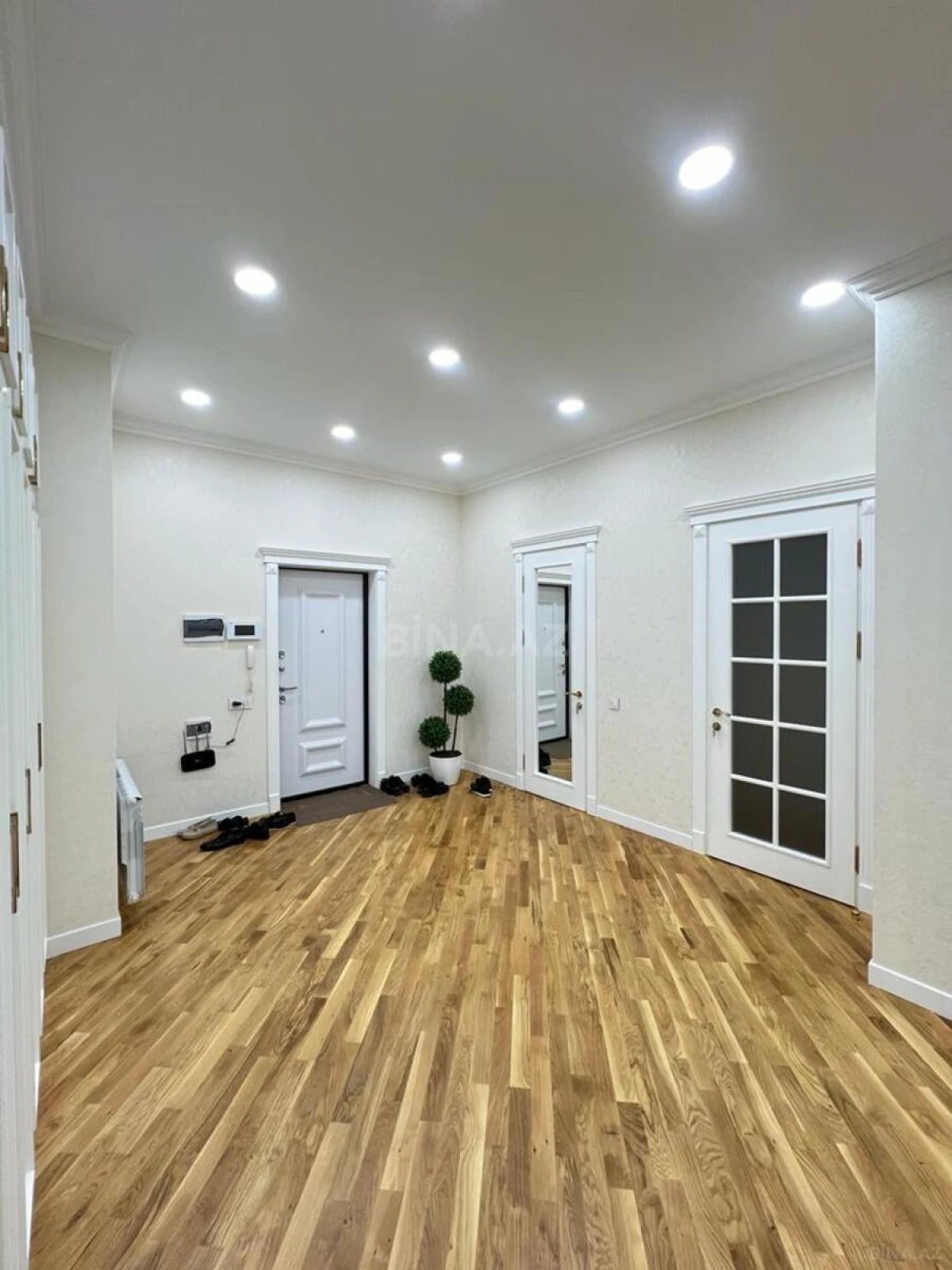 Satılır 3 otaqlı mənzil 135 m²