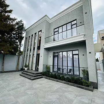 Satılır 4 otaqlı həyət evi 200 m²