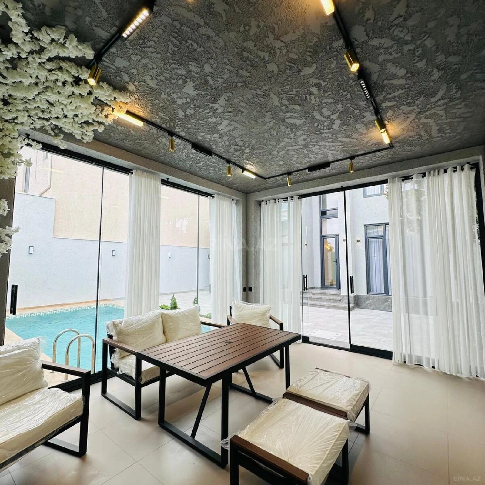 Satılır 4 otaqlı həyət evi 200 m²