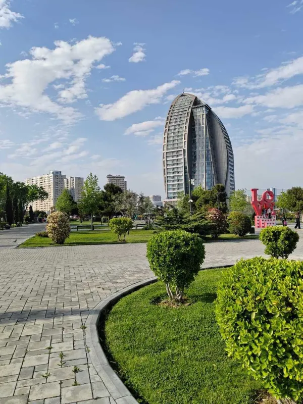 Satılır 2 otaqlı mənzil 79 m²