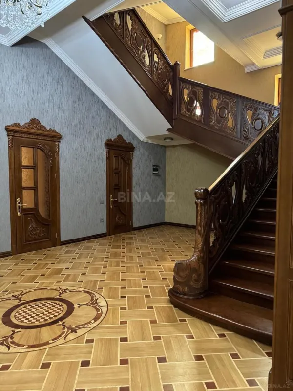 Kirayə verilir 8 otaqlı həyət evi 700 m²