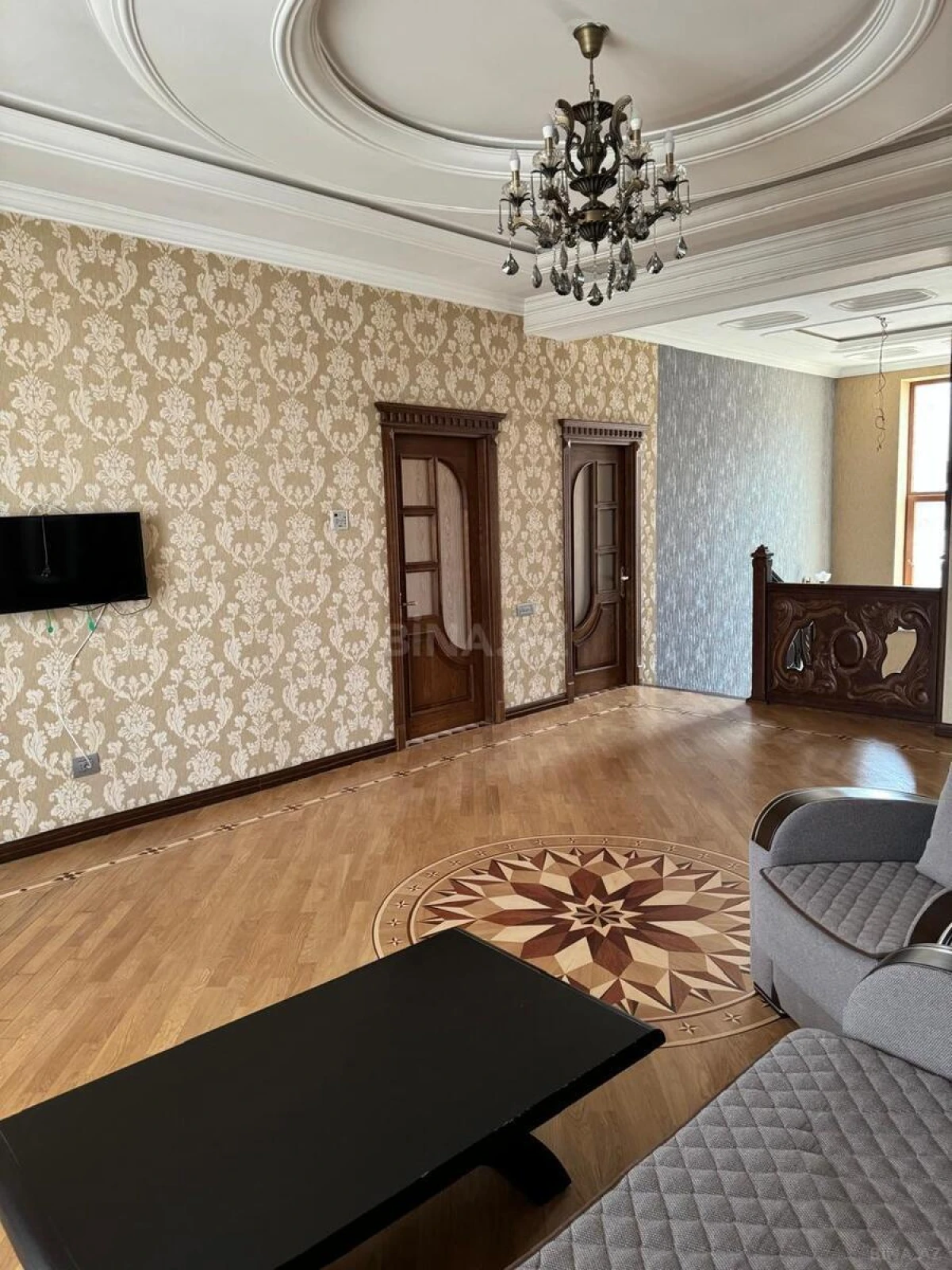 Kirayə verilir 8 otaqlı həyət evi 700 m²