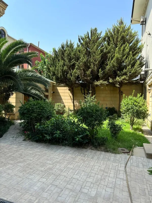 Kirayə verilir 8 otaqlı həyət evi 700 m²