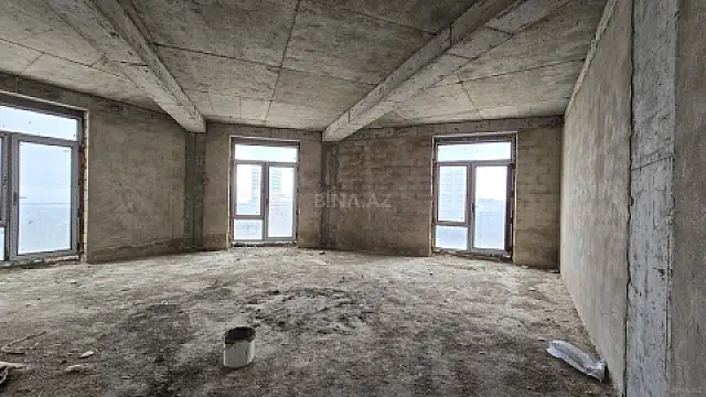 Satılır 4 otaqlı mənzil 205 m²