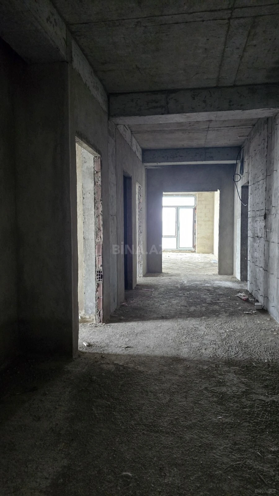 Satılır 4 otaqlı mənzil 205 m²