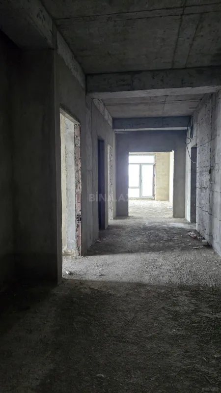 Satılır 4 otaqlı mənzil 205 m²