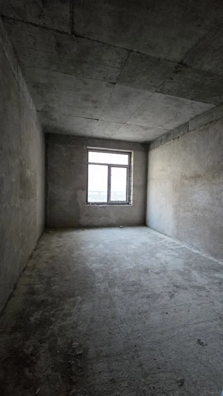 Satılır 4 otaqlı mənzil 205 m²