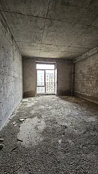 Satılır 4 otaqlı mənzil 205 m²