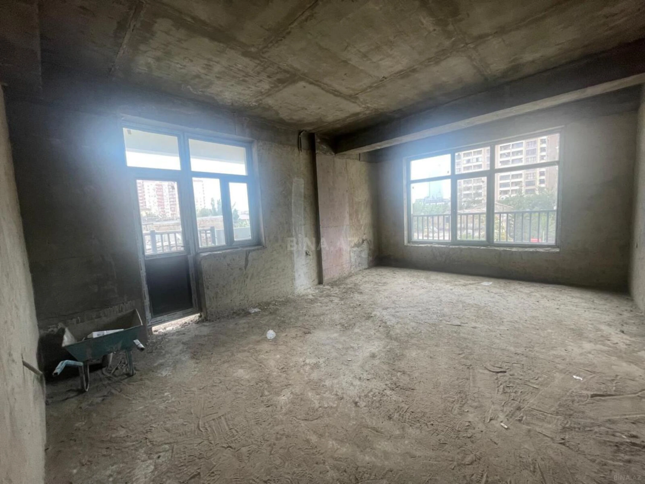 Satılır 3 otaqlı mənzil 111 m²