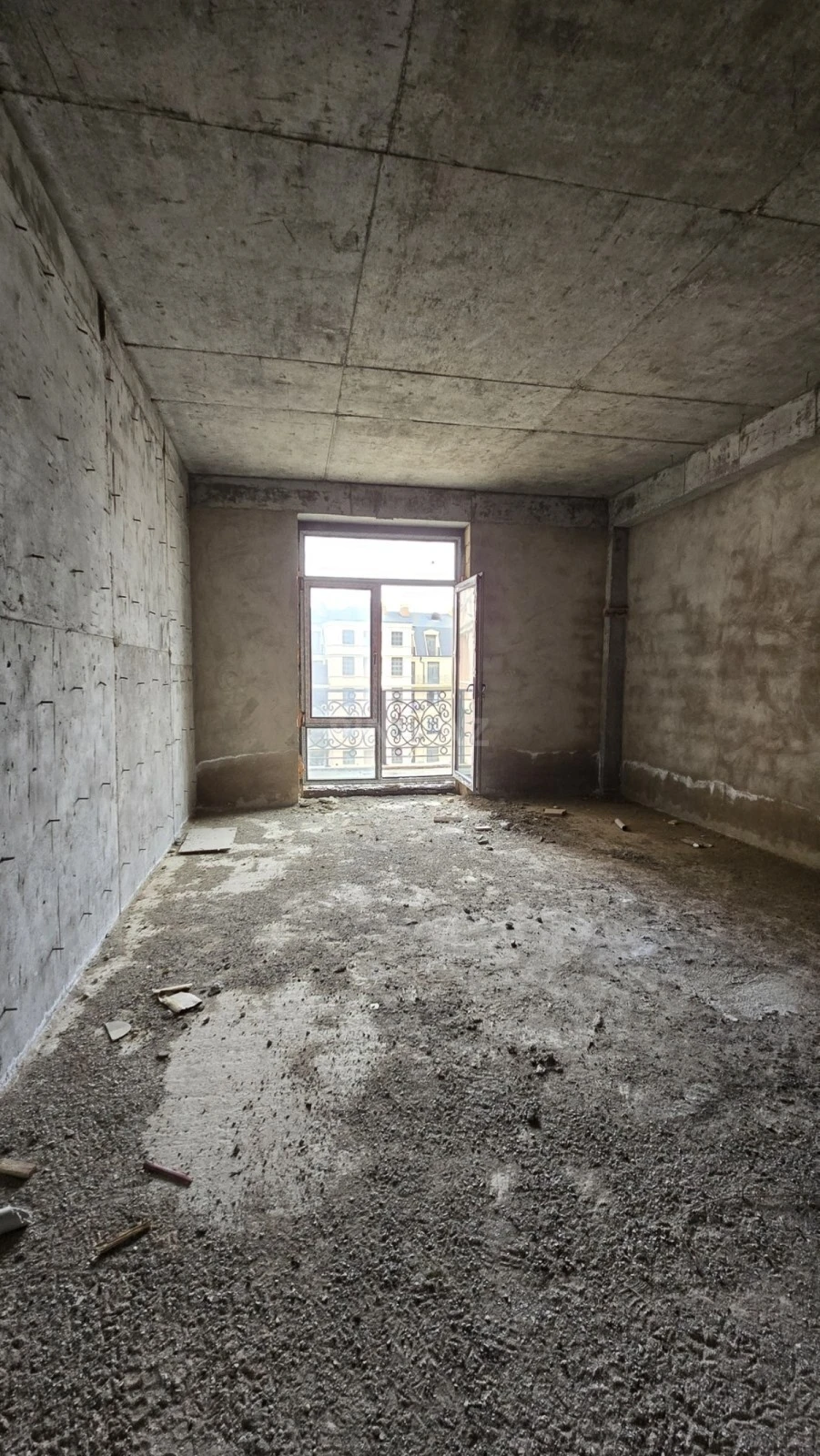 Satılır 5 otaqlı mənzil 342 m²