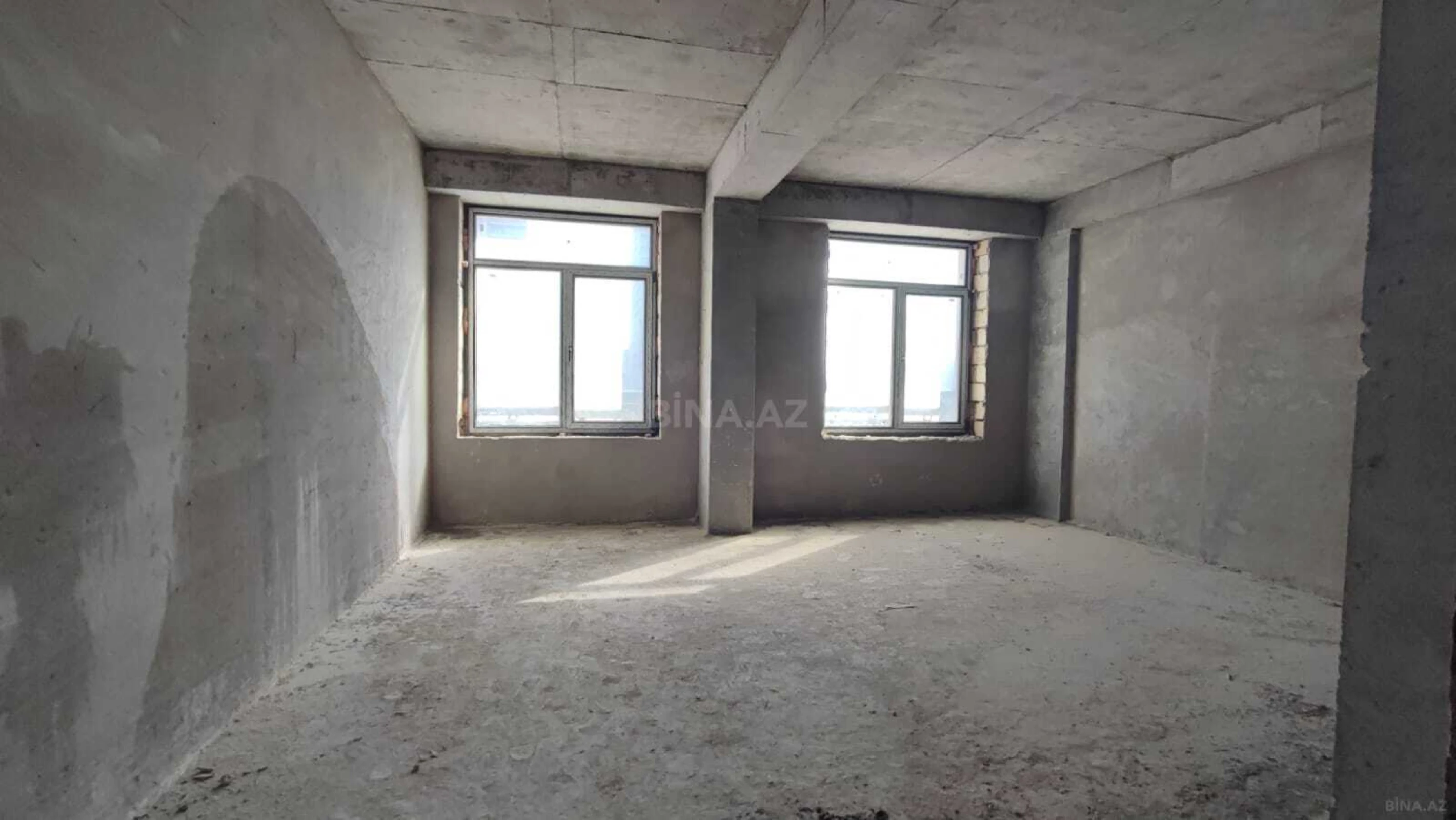 Satılır 5 otaqlı mənzil 342 m²