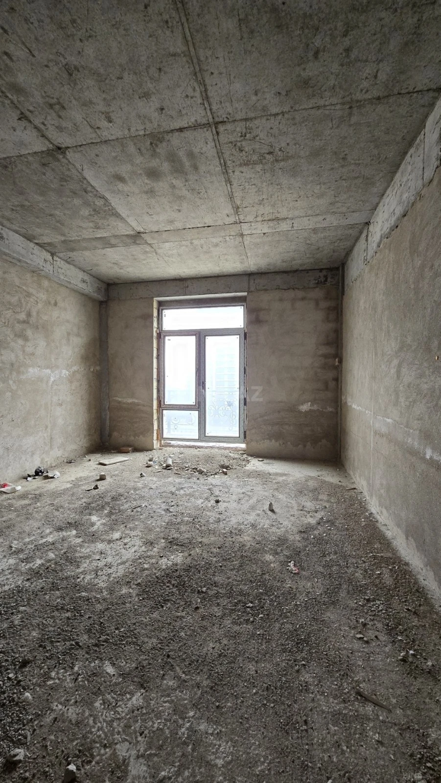 Satılır 5 otaqlı mənzil 342 m²