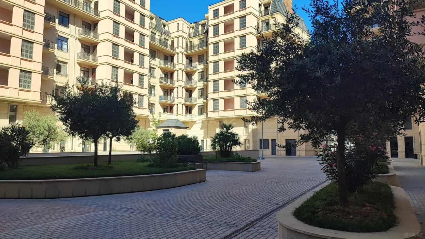 Satılır 5 otaqlı mənzil 342 m²