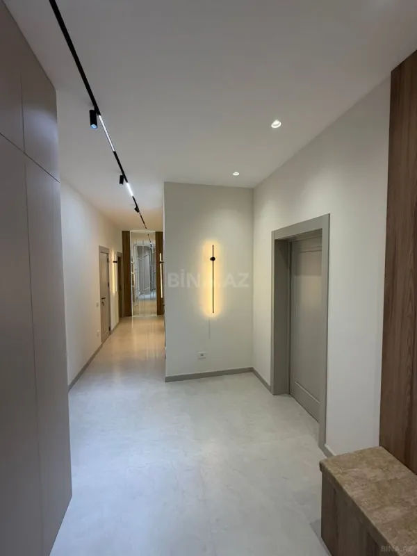 Satılır 4 otaqlı mənzil 132 m²