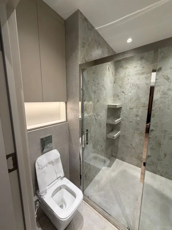 Satılır 4 otaqlı mənzil 132 m²