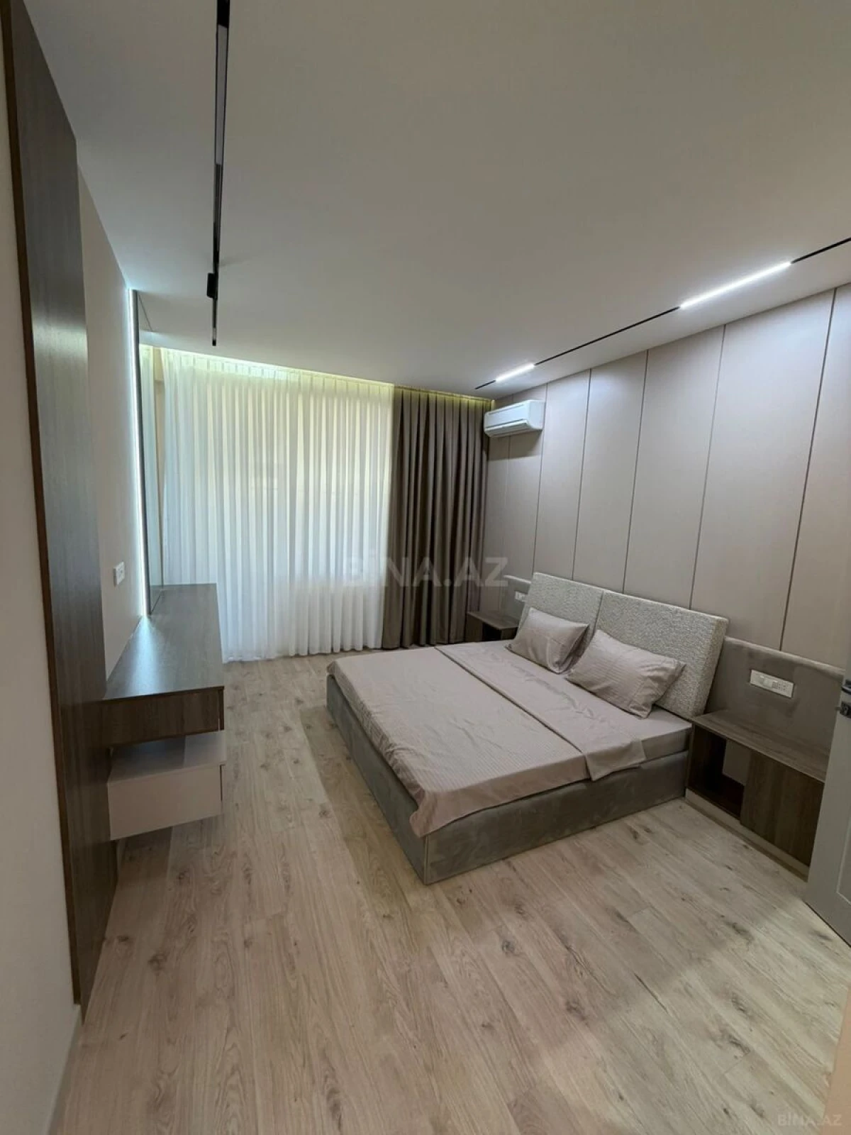 Satılır 4 otaqlı mənzil 132 m²