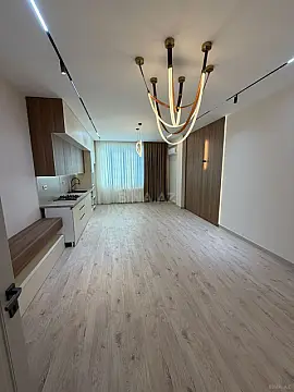 Satılır 4 otaqlı mənzil 132 m²