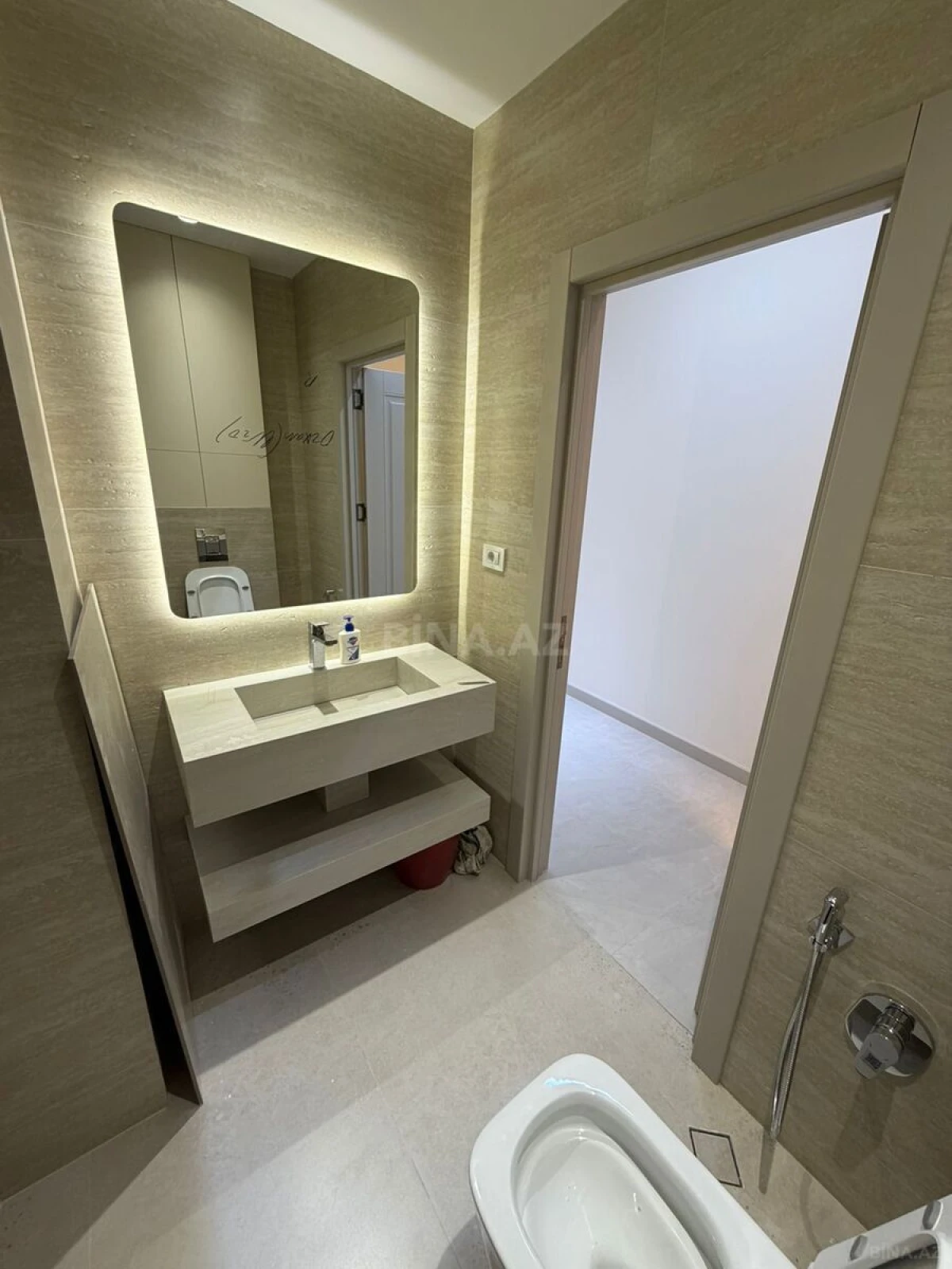 Satılır 4 otaqlı mənzil 132 m²