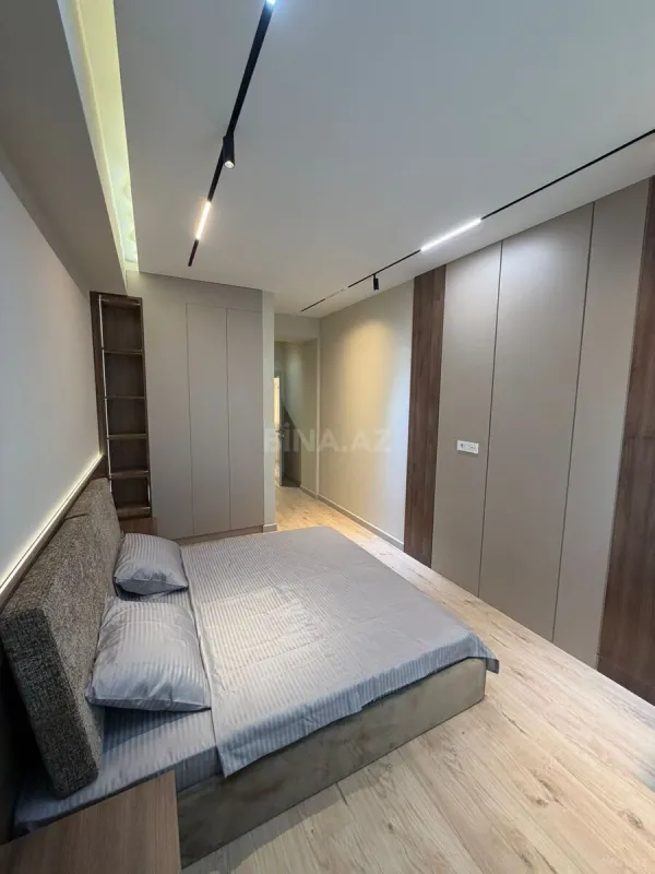 Satılır 4 otaqlı mənzil 132 m²
